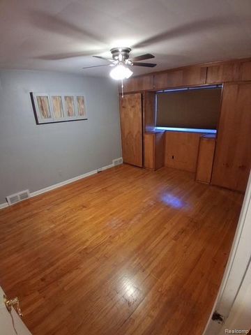 24231 Jerome Street, Oak Park, MI 48237