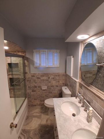 24231 Jerome Street, Oak Park, MI 48237