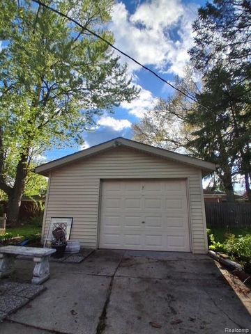 24231 Jerome Street, Oak Park, MI 48237