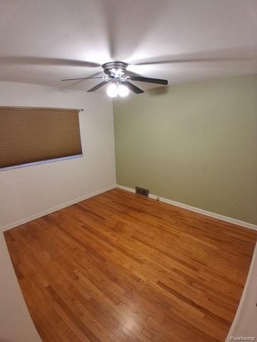24231 Jerome Street, Oak Park, MI 48237