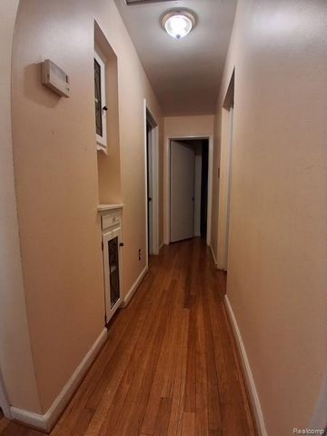 24231 Jerome Street, Oak Park, MI 48237