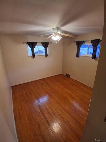 24231 Jerome Street, Oak Park, MI 48237