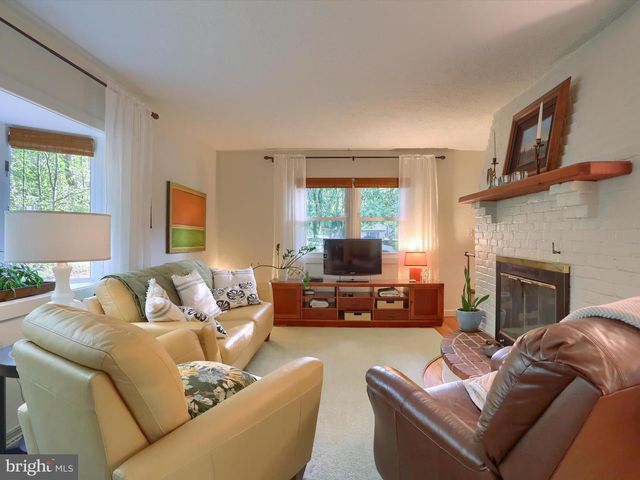85 HILLDALE RD, Etters, PA 17319