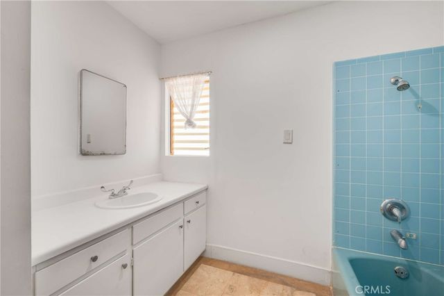 19122 Chase Street, Northridge, CA 91324