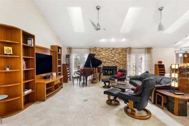 6407 E 112TH AVENUE, Temple Terrace, FL 33617