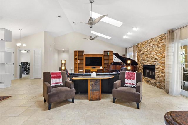 6407 E 112TH AVENUE, Temple Terrace, FL 33617