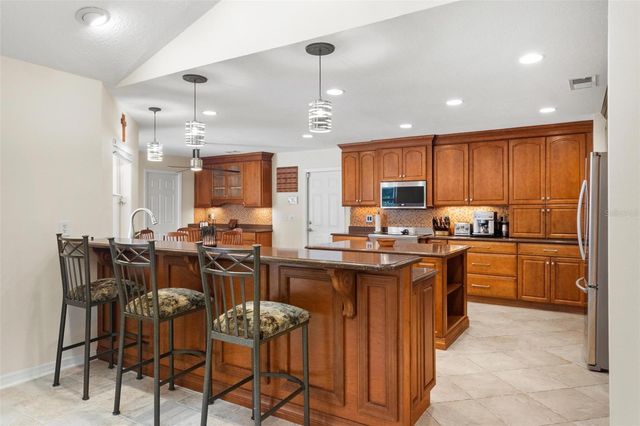 6407 E 112TH AVENUE, Temple Terrace, FL 33617