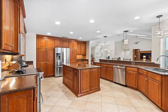 6407 E 112TH AVENUE, Temple Terrace, FL 33617