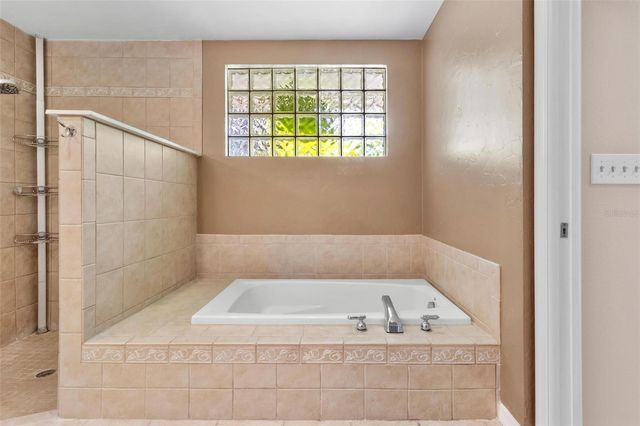 6407 E 112TH AVENUE, Temple Terrace, FL 33617