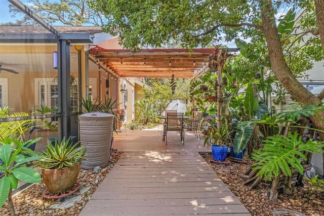 6407 E 112TH AVENUE, Temple Terrace, FL 33617