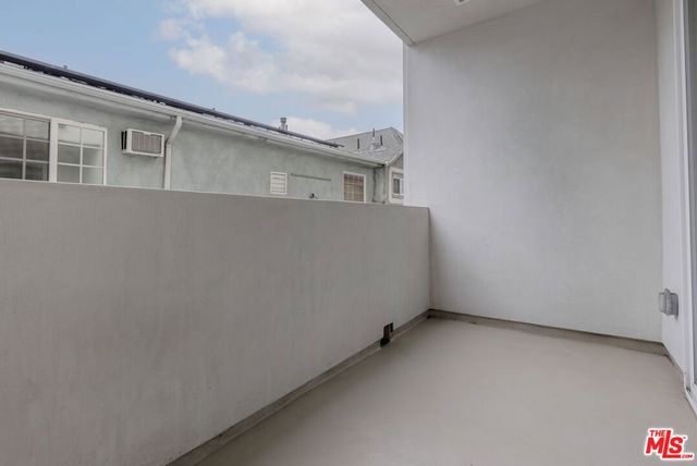 5657 Virginia Avenue 202, Los Angeles, CA 90038