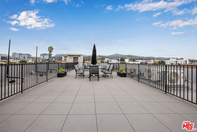 5657 Virginia Avenue 202, Los Angeles, CA 90038