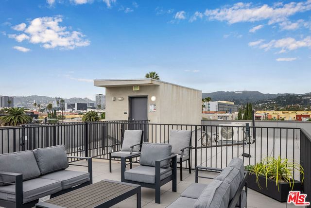 5657 Virginia Avenue 202, Los Angeles, CA 90038