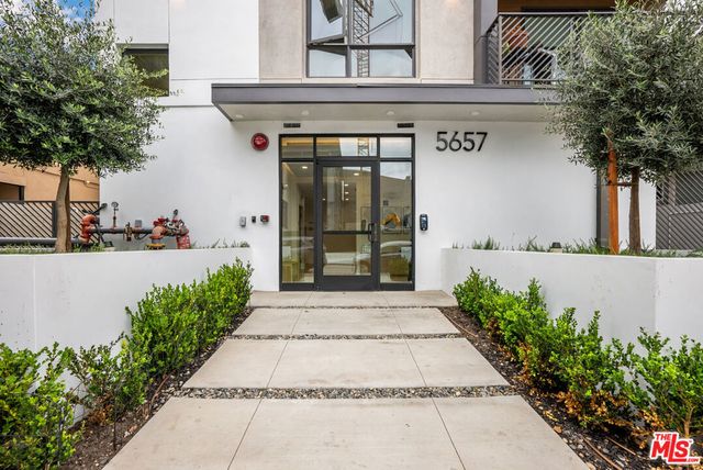 5657 Virginia Avenue 202, Los Angeles, CA 90038