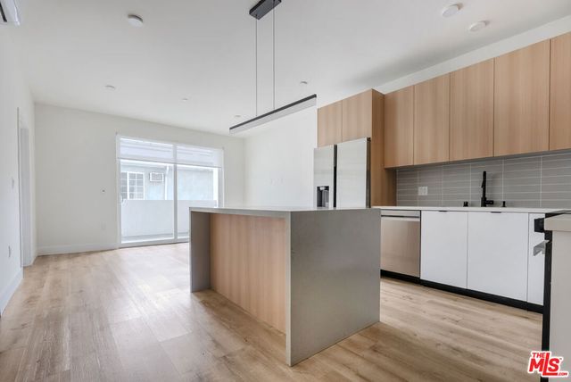 5657 Virginia Avenue 202, Los Angeles, CA 90038