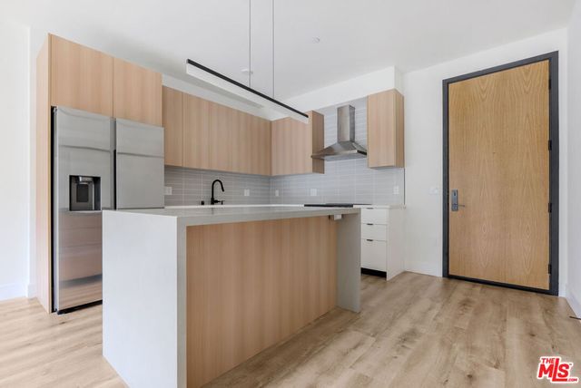 5657 Virginia Avenue 202, Los Angeles, CA 90038