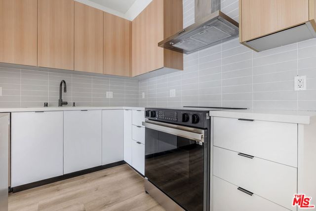 5657 Virginia Avenue 202, Los Angeles, CA 90038