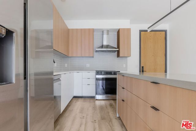 5657 Virginia Avenue 202, Los Angeles, CA 90038