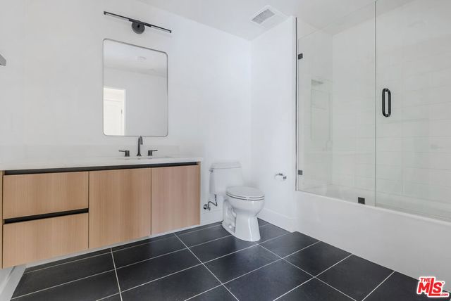 5657 Virginia Avenue 202, Los Angeles, CA 90038