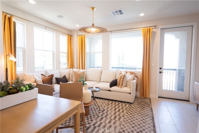 131 N 1st, Upland, CA 91786