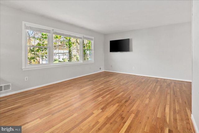 3026 BATTERSEA LN, Alexandria, VA 22309