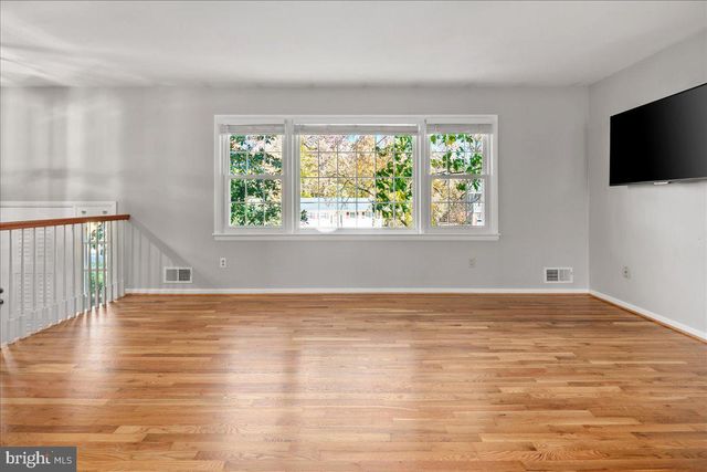 3026 BATTERSEA LN, Alexandria, VA 22309