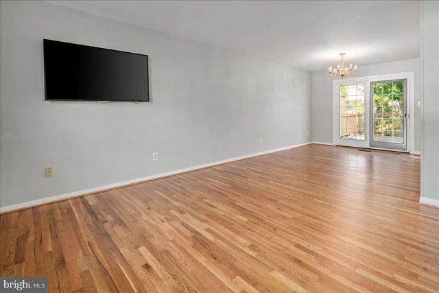 3026 BATTERSEA LN, Alexandria, VA 22309