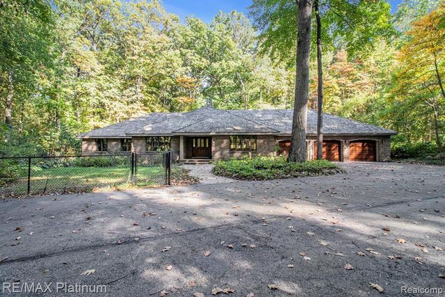 4352 Fenton Road, Hartland, MI 48353