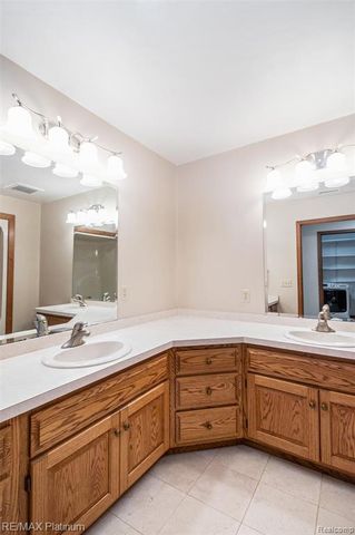 4352 Fenton Road, Hartland, MI 48353