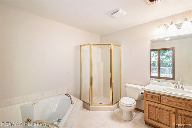 4352 Fenton Road, Hartland, MI 48353