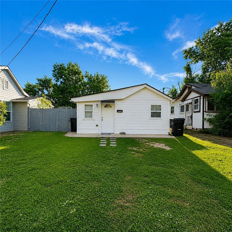 1008 N D Street, Rogers, AR 72756