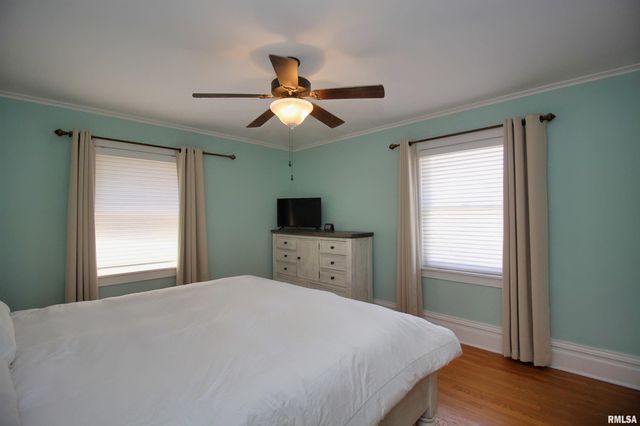 1330 29TH Street, Moline, IL 61265