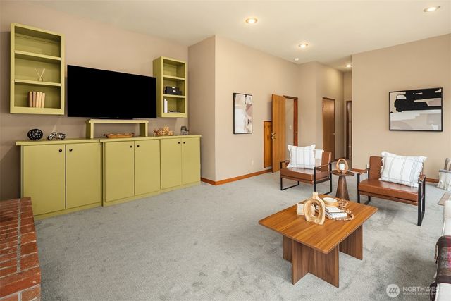 902 7th Avenue S, Edmonds, WA 98020