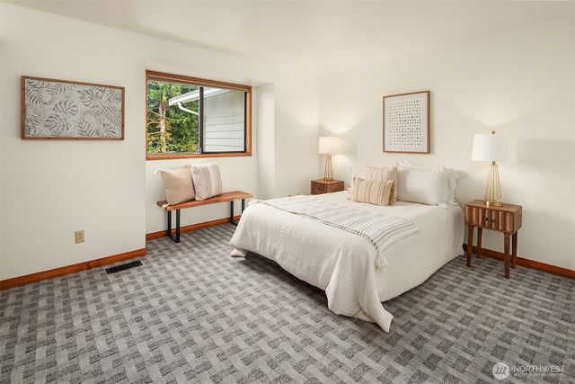 902 7th Avenue S, Edmonds, WA 98020