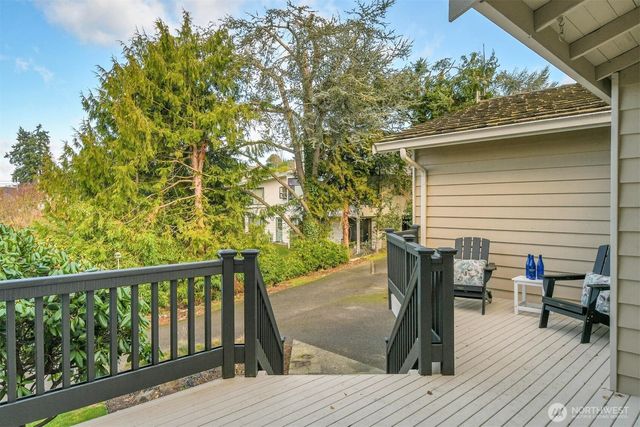902 7th Avenue S, Edmonds, WA 98020