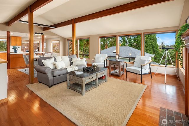 902 7th Avenue S, Edmonds, WA 98020