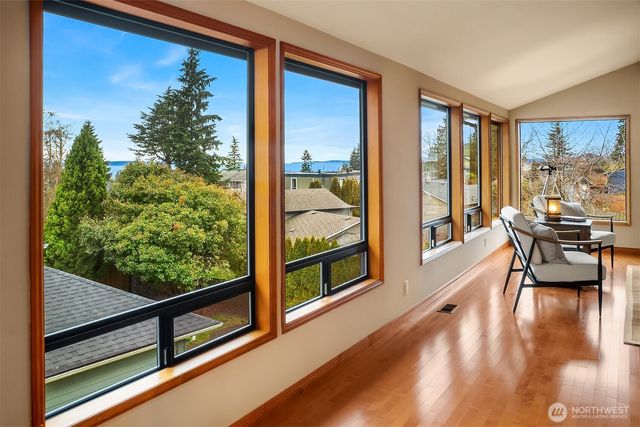 902 7th Avenue S, Edmonds, WA 98020