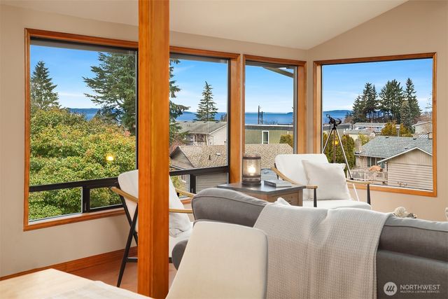 902 7th Avenue S, Edmonds, WA 98020