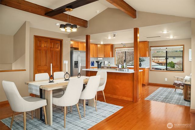 902 7th Avenue S, Edmonds, WA 98020