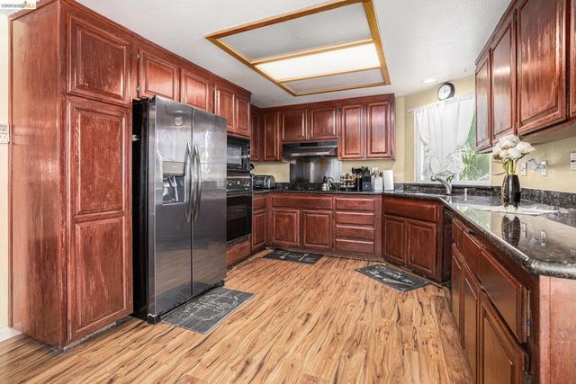 5490 Lenora Rd, Richmond, CA 94803