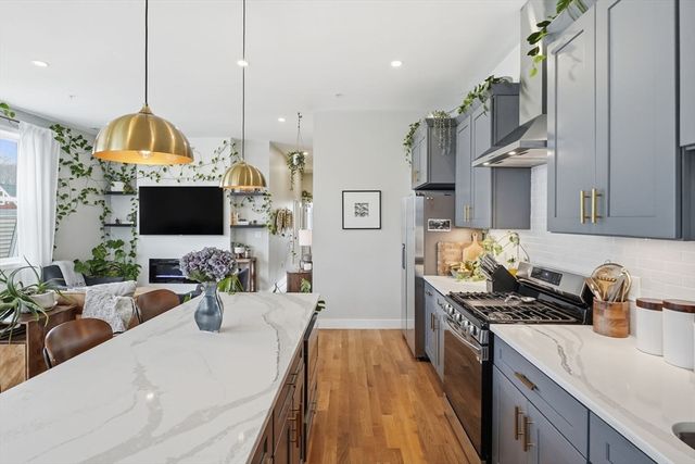 181 Cowper St 302, Boston, MA 02128