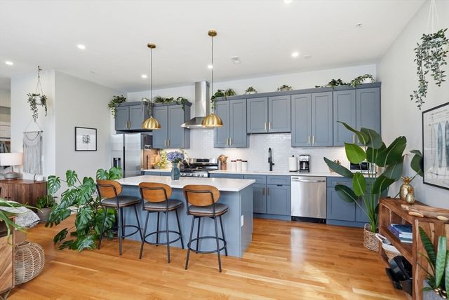 181 Cowper St 302, Boston, MA 02128