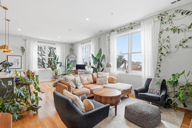 181 Cowper St 302, Boston, MA 02128