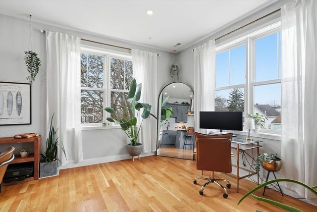 181 Cowper St 302, Boston, MA 02128