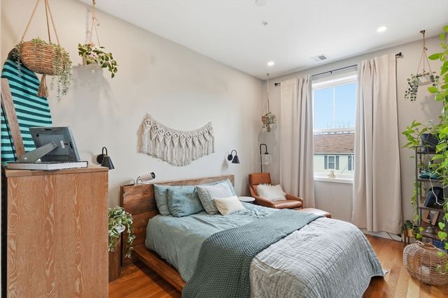 181 Cowper St 302, Boston, MA 02128