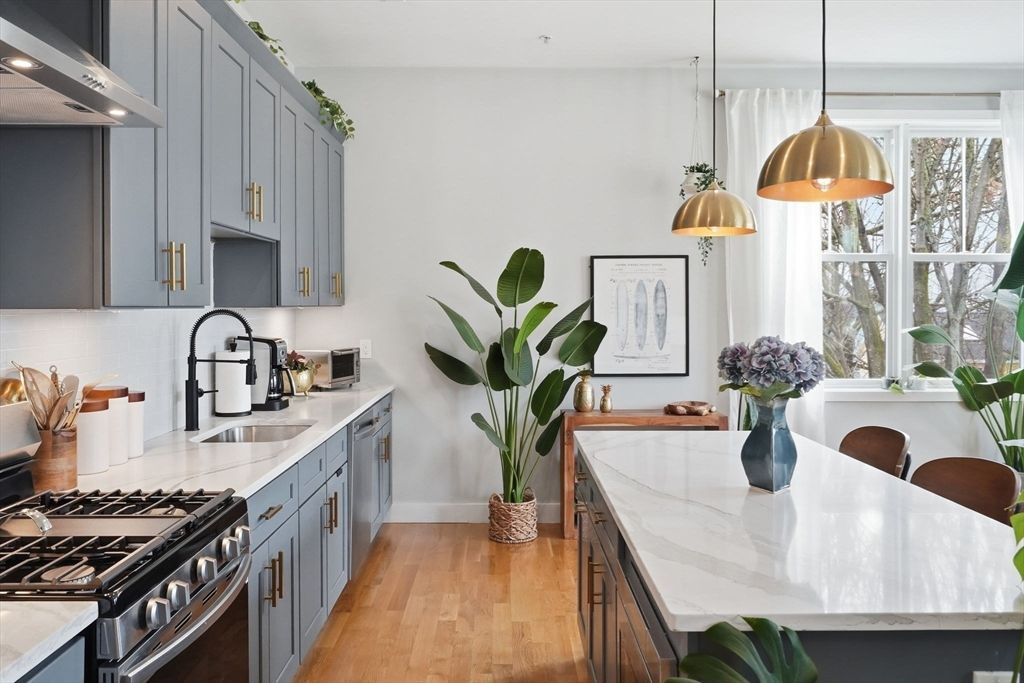 181 Cowper St 302, Boston, MA 02128