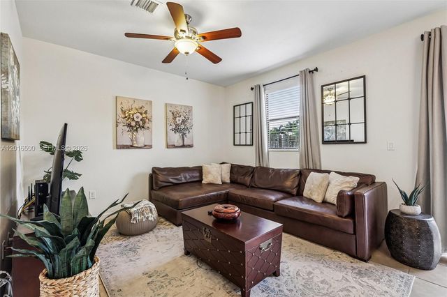 284 SE 37th Ter, Homestead, FL 33033