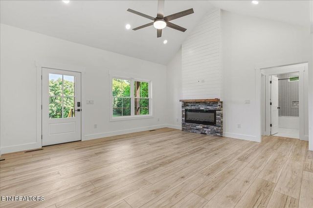 225 Summit Rd, Madisonville, TN 37354