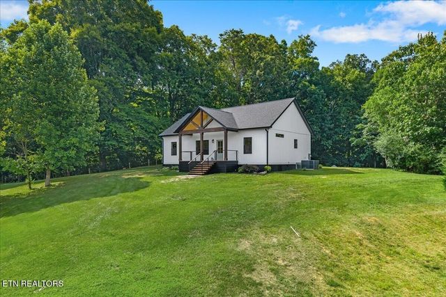 225 Summit Rd, Madisonville, TN 37354
