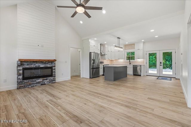 225 Summit Rd, Madisonville, TN 37354